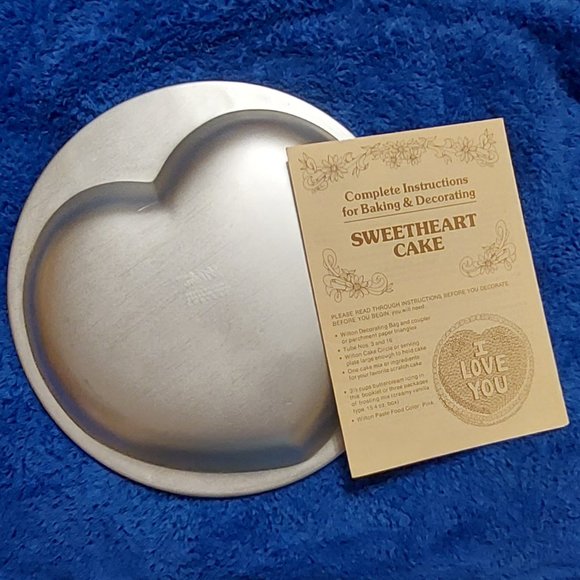 Multi-Event Cake Pan Set with 7 inserts - WIlton - Picture 4 of 14